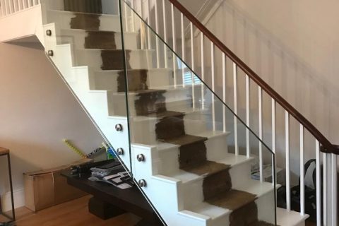 GLASS INSTALLATION TO TRADITIONAL STAIRCASE