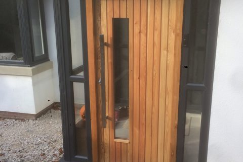 LARCH EXTERNAL DOOR & FRAME WITH 3 POINT LOCK